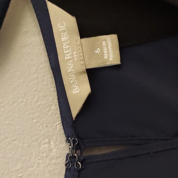 BANANA REPUBLIC FACTORY Navy and Black Sleeveless Jumper - Picture 2 of 14